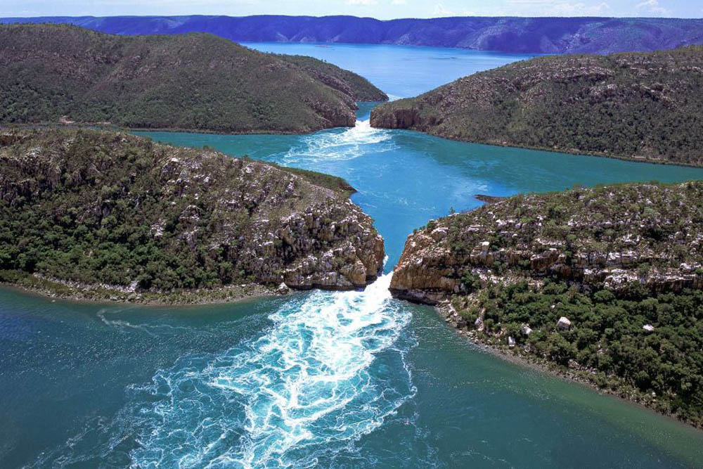 горизонтальные водопады в Австралии